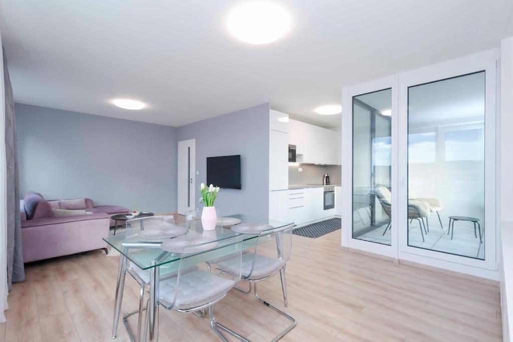 Danubius One - Spacious Apartment W Free Parking Bratysława Zewnętrze zdjęcie