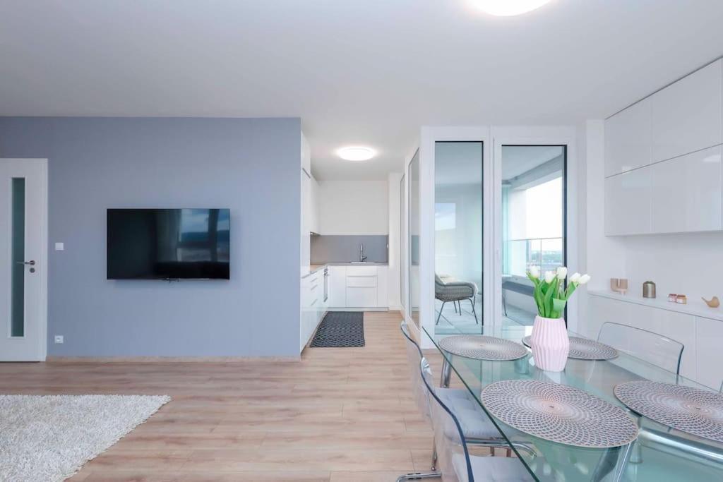 Danubius One - Spacious Apartment W Free Parking Bratysława Zewnętrze zdjęcie