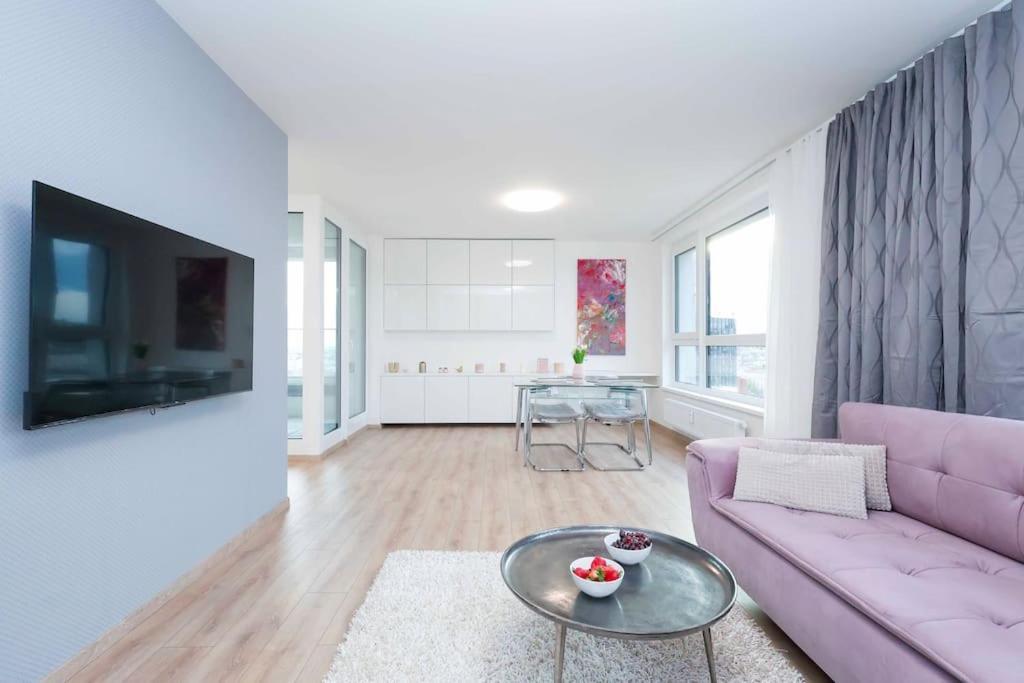 Danubius One - Spacious Apartment W Free Parking Bratysława Zewnętrze zdjęcie